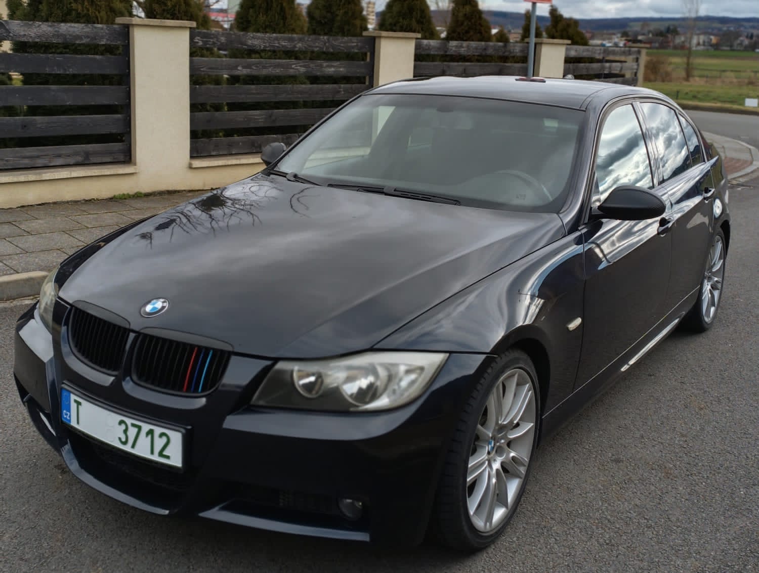 bmw-e90-320i-127kw-od-hanzos-1-min